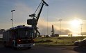 LKW faehrt in den Rhein Langel Hitdorf Faehre P075